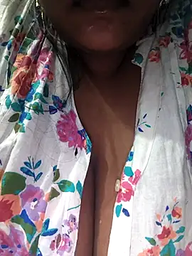 Dassing strip couple online show from 10.06.25