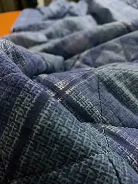 girlslvrs online show from 01.14.26