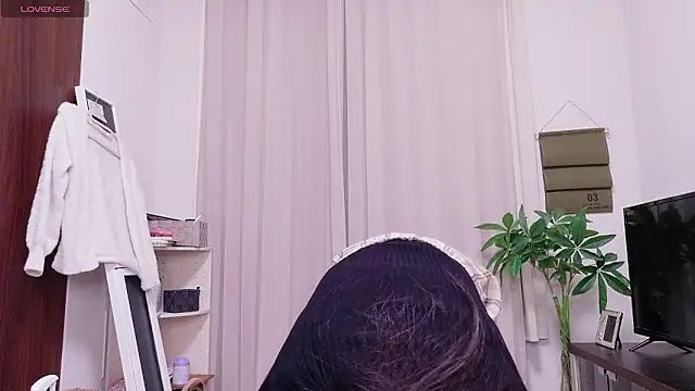 Snapshot of OSUSHI-CHAN chatting on 04.22.26 OSUSHI-CHAN online show from 04.22.26