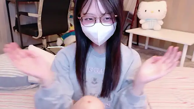 Snapshot of OSUSHI-CHAN chatting on 06.08.26 OSUSHI-CHAN online show from 06.08.26