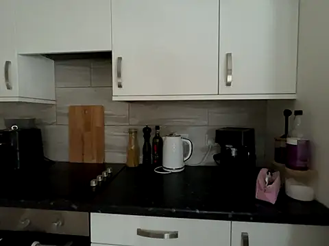 FrancescaXO online show from 10.04.25