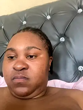 Snapshot of ChubbyAssyiyer chatting on 10.27.25 ChubbyAssyiyer online show from 10.27.25