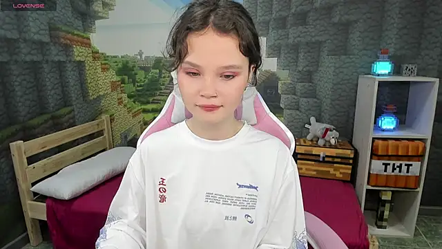 EmilyChaves online show from 09.22.25