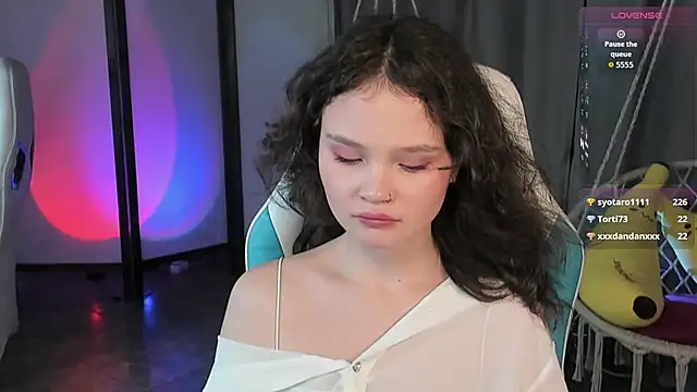 EmilyChaves online show from 10.11.25