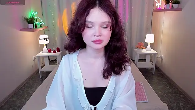 Snapshot of EmilyChaves chatting on 06.03.26 EmilyChaves online show from 06.03.26