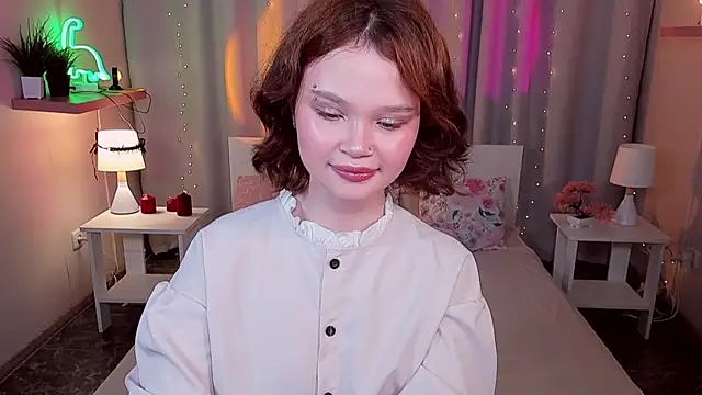 Snapshot of EmilyChaves chatting on 06.18.26 EmilyChaves online show from 06.18.26