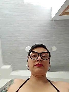 Daniela Leonn online show from 10.15.25