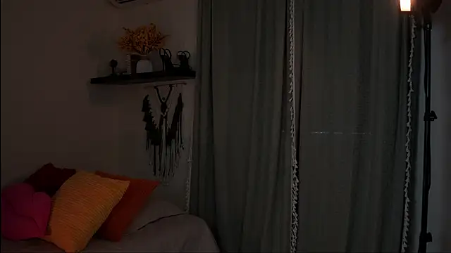 Snapshot of isabella-garcia- chatting on 10.26.25 isabella-garcia- online show from 10.26.25