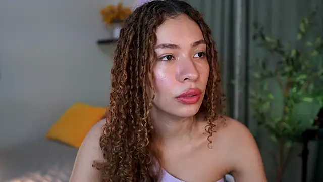 Snapshot of isabella-garcia- chatting on 11.10.25 isabella-garcia- online show from 11.10.25