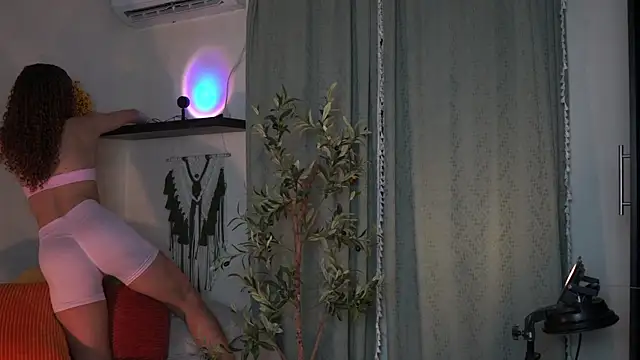 Snapshot of isabella-garcia- chatting on 11.14.25 isabella-garcia- online show from 11.14.25