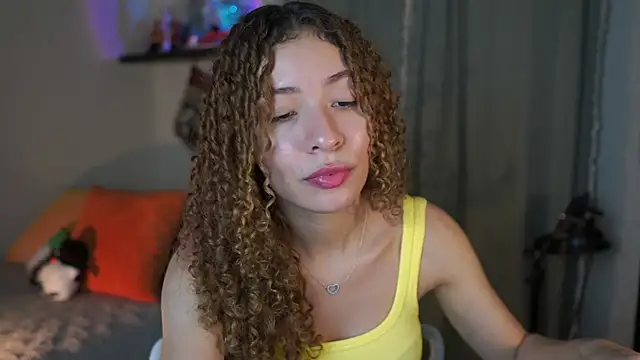 Snapshot of isabella-garcia- chatting on 11.17.25 isabella-garcia- online show from 11.17.25