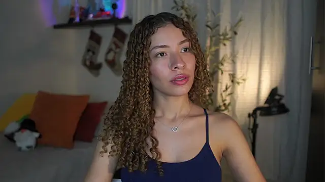 Snapshot of isabella-garcia- chatting on 11.20.25 isabella-garcia- online show from 11.20.25