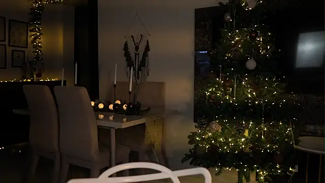 Snapshot of isabella-garcia- chatting on 12.03.25 isabella-garcia- online show from 12.03.25