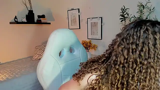 Snapshot of isabella-garcia- chatting on 05.07.26 isabella-garcia- online show from 05.07.26