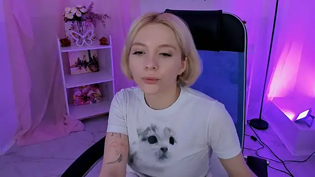 AuroraWrenfield online show from 10.28.25