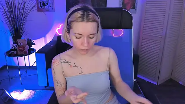 AuroraWrenfield online show from 12.01.25