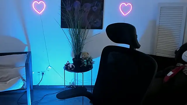 AuroraWrenfield online show from 02.09.26