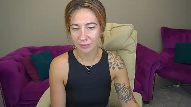 Snapshot of KateShanny chatting on 09.18.25 KateShanny online show from 09.18.25