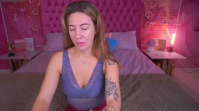 Snapshot of KateShanny chatting on 10.06.25 KateShanny online show from 10.06.25