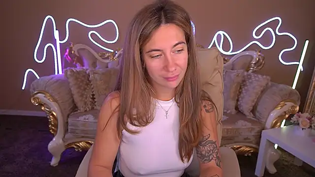 Snapshot of KateShanny chatting on 10.12.25 KateShanny online show from 10.12.25