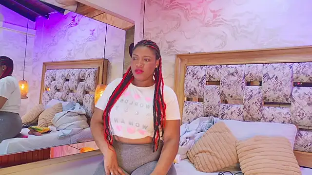 ZOLEY WATSON online show from 11.28.25