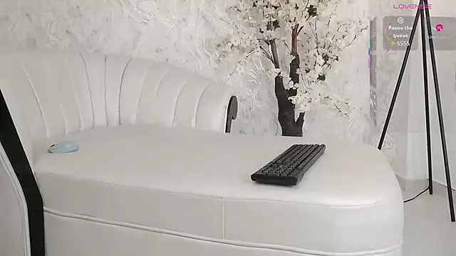 Snapshot of aura_sanders1 chatting on 12.03.25 aura sanders1 online show from 12.03.25