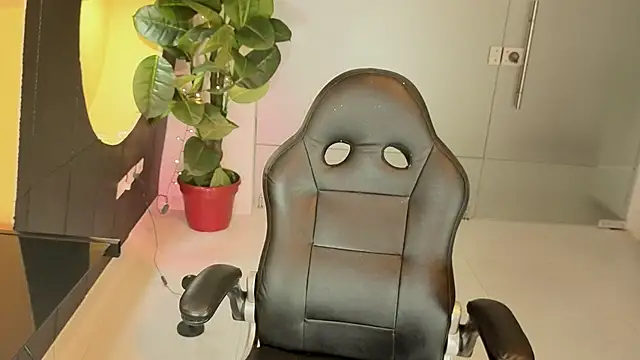 LiLLiAnderson online show from 09.21.25