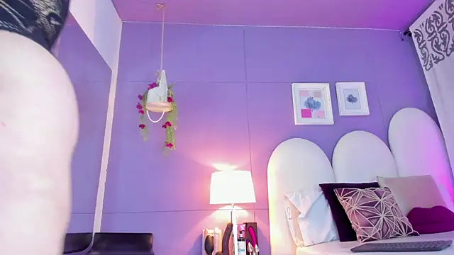 my aleja  online show from 09.18.25