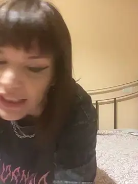 SarettaB90 online show from 10.20.25