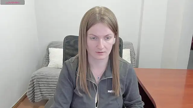 Snapshot of Alisha_Skyes chatting on 04.05.26 Alisha Skyes online show from 04.05.26