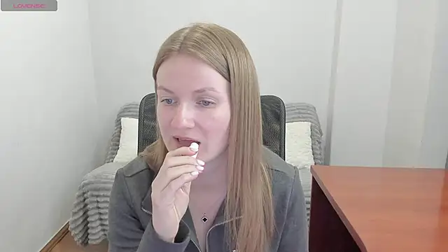 Snapshot of Alisha_Skyes chatting on 04.09.26 Alisha Skyes online show from 04.09.26
