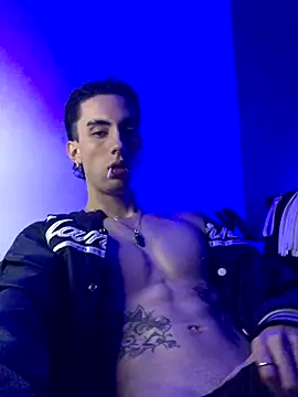 Snapshot of redmen69 chatting on 09.29.25 redmen69 online show from 09.29.25