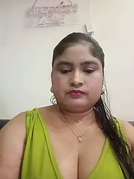 Snapshot of hornyriyanka chatting on 06.17.26 hornyriyanka online show from 06.17.26