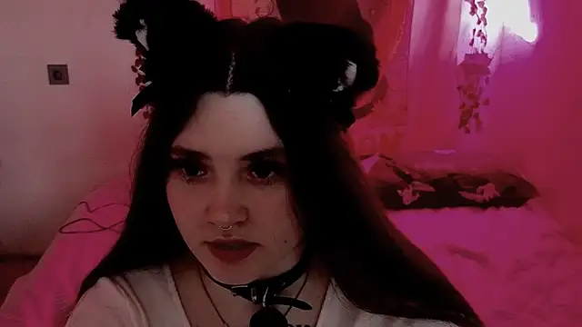 Snapshot of mirana_blade chatting on 10.18.25 mirana blade online show from 10.18.25