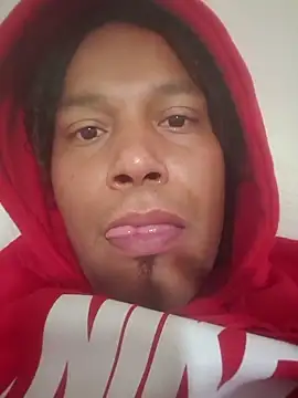 Snapshot of uratre chatting on 11.30.25 uratre online show from 11.30.25