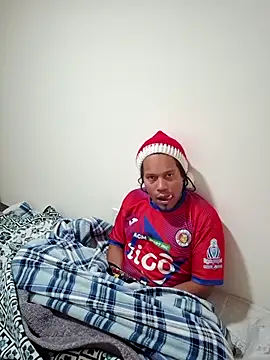 Snapshot of uratre chatting on 12.15.25 uratre online show from 12.15.25