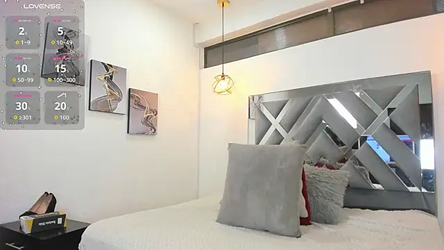 Hanna Cornee  online show from 01.13.26