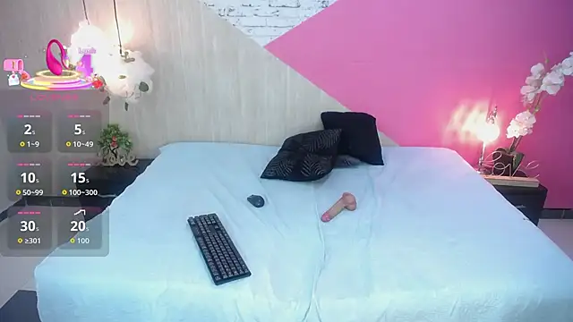 sophia brunette  online show from 11.05.25