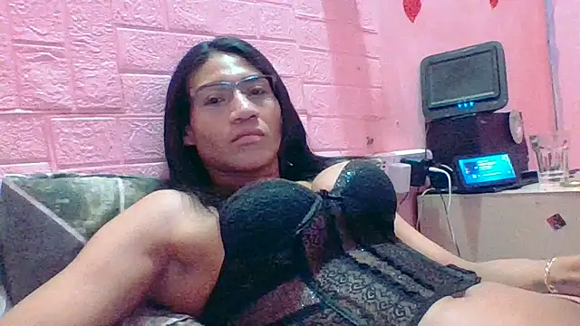 Snapshot of Kellye_hotTs chatting on 04.21.26 Kellye hotTs online show from 04.21.26