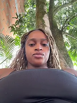 Snapshot of darle_volant chatting on 07.15.26 darle volant online show from 07.15.26