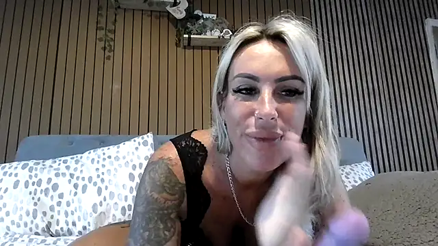poppyinga1 online show from 06.17.26