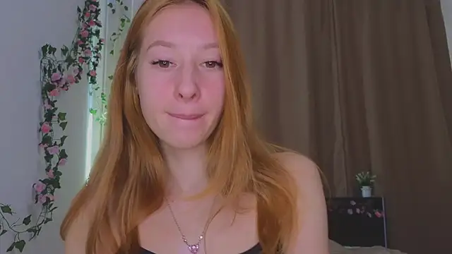 Snapshot of Candy_Flosse chatting on 10.08.25 Candy Flosse online show from 10.08.25