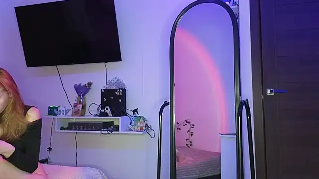 Snapshot of Candy_Flosse chatting on 10.14.25 Candy Flosse online show from 10.14.25