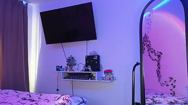 Snapshot of Candy_Flosse chatting on 10.27.25 Candy Flosse online show from 10.27.25