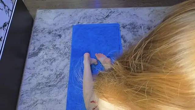 Snapshot of Candy_Flosse chatting on 10.29.25 Candy Flosse online show from 10.29.25