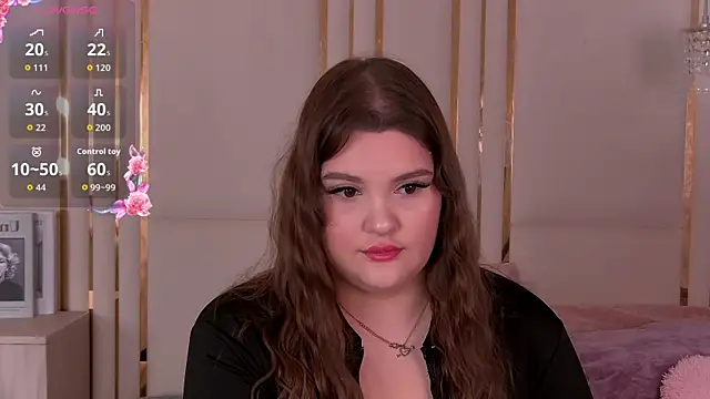 Snapshot of EmilyHyde chatting on 05.28.26 EmilyHyde online show from 05.28.26