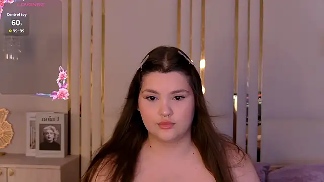 Snapshot of EmilyHyde chatting on 06.24.26 EmilyHyde online show from 06.24.26
