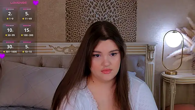 Snapshot of EmilyHyde chatting on 06.29.26 EmilyHyde online show from 06.29.26