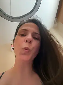 Snapshot of Lady_LauraRose chatting on 10.20.25 Lady LauraRose online show from 10.20.25