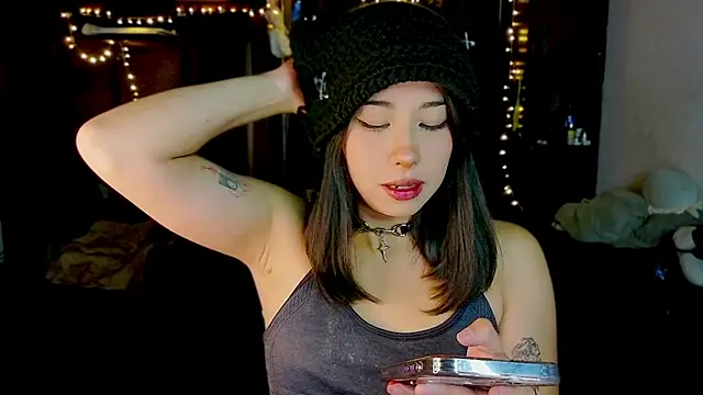 Snapshot of Shisuku_Sophi chatting on 07.18.26 Shisuku Sophi online show from 07.18.26